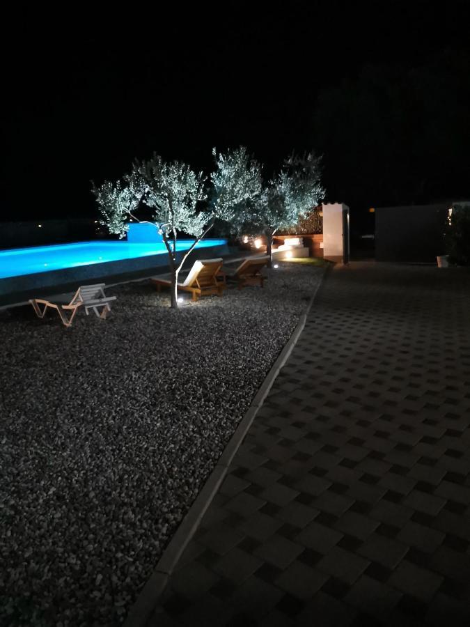 Jacuzi Cottage In The Olive Grove Pula Exterior foto